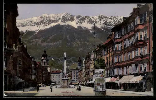 AK Innsbruck, Maria-Theresien-Strasse mit Säule und Bergpanorama