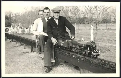 Fotografie britische Eisenbahn, Modell-Grossbahn Tender-Lokomotive Southern No. 850, Spezialaufbau zum Mitfahren
