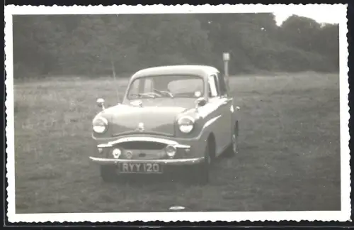 Fotografie Auto Standard Eight, PKW mit Kennzeichen RYY 120