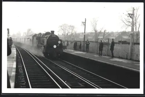 Fotografie Touring Society, Wallington, Ansicht Streatham, britische Eisenbahn LCGB, Personenzug mit Dampflok No. 31866