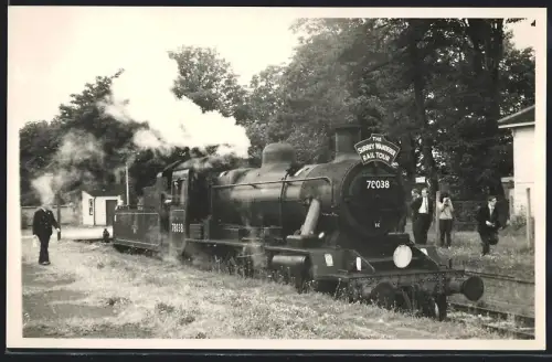 Fotografie unbekannter Fotograf, Ansicht Epsom Downs, britische Eisenbahn LCGB Surrey Wanderer, Dampflok No. 78038