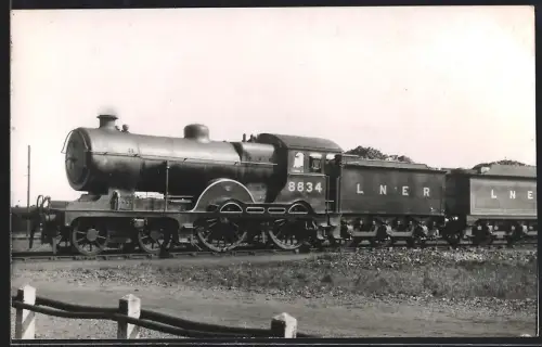 Fotografie britische Eisenbahn, Tender-Lokomotive LNER Dampflok No. 8834