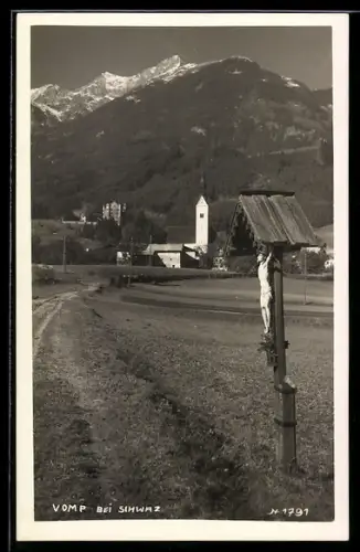 AK Vomp bei Schwaz, Wegkreuz mit Bergpanorama