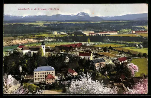 AK Lambach a. d. Traun, Ortsansicht mit Kirche und Gebirgspanorama