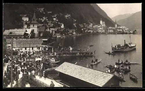 Foto-AK Hallstatt, Fronleichnamsprozession 1925, Panorama mit See, Booten und Uferpromenade