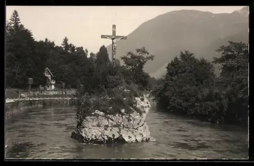 Foto-AK Bad Ischl, Kreuzstein im Fluss, 1926
