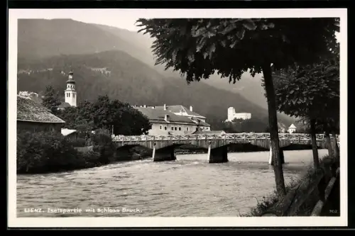 AK Lienz, Iselpartie mit Brücke u. Schloss Bruck