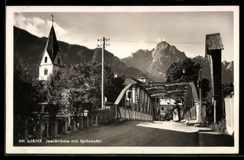 AK Lienz /Ost Tirol, Iselbrücke mit Spitzkofel