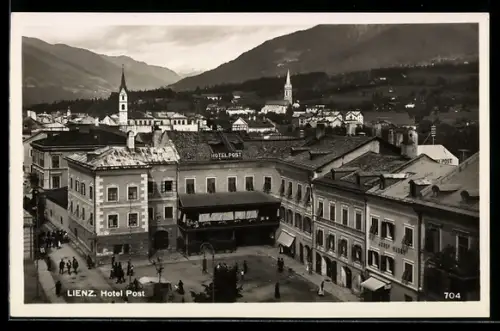 AK Lienz, Hotel Post, Ortszentrum mit Bergpanorama