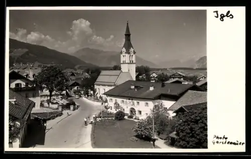 AK Igls, Kirche und Ortspartie mit Bergpanorama