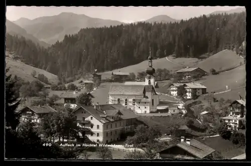 AK Wildschönau, Auffach im Hochtal, Ortsansicht mit Kirche