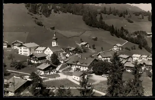 AK Wildschönau, Auffach im Hochtal, Gesamtansicht mit Kirche