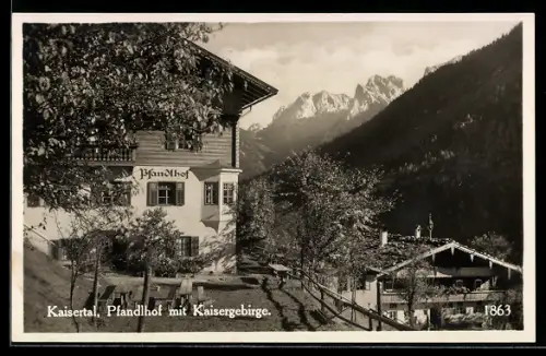 AK Kaisertal, Pfandlhof mit Kaisergebirge