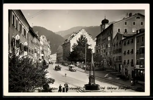 AK Kufstein /Tirol, Unterer Stadtplatz mit Säulendenkmal