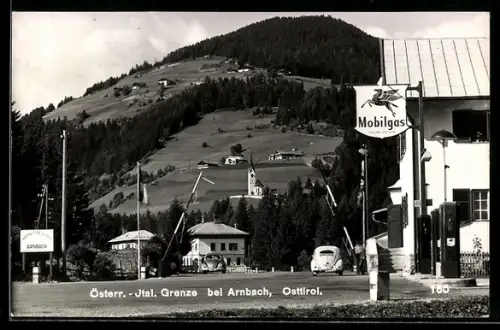 AK Arnbach /Osttirol, Österr.-Ital. Grenze, Mobilgas-Tankstelle, Kirche, Bergpanorama