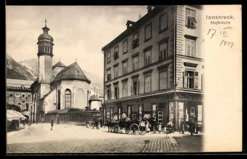 AK Innsbruck, Hofkirche mit Kunsthandlung, Pferdekutschen