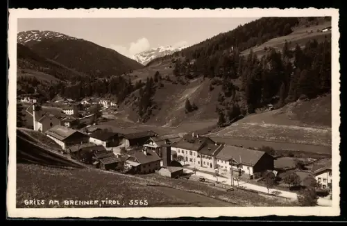 AK Gries am Brenner, Gesamtansicht mit Strasse aus der Vogelschau