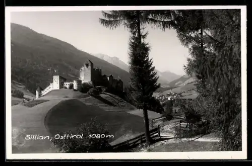AK Sillian /Osttirol, Panorama mit Burg