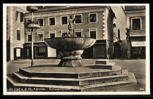 AK St. Veit a. d. Glan, Der Schlüsselbrunnen auf dem Platz