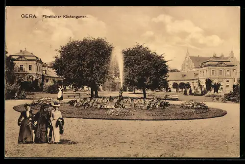 AK Gera, Fürstlicher Küchengarten mit Springbrunnen, elegante Frauen