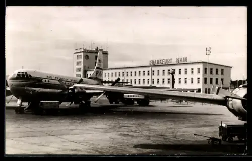 AK Frankfurt a. M., Flughafen mit Gebäude und Pan American-Maschine