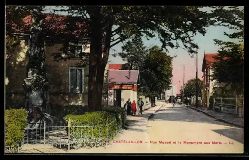 AK Chatelaillon, Rue Musset et le Monument aux Morts