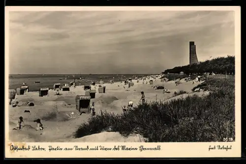 AK Laboe, Baden am Strand mit Blick auf Marine-Ehrenmal