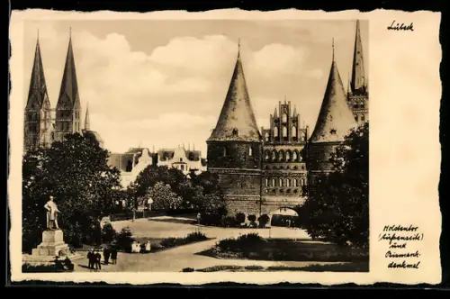 AK Lübeck, Holstentor, Bismarck-Denkmal