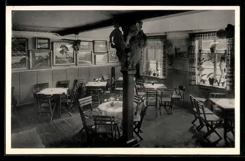 AK Schwalenberg i. L., Künstlerklause H. Niederbracht, Gaststube mit geschnitzter Säule und Bilderwand