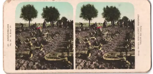 Stereo-Fotografie Peter Peters, Hamburg, Manöverbilder, aufgereihte Musikinstrumente im Biwak