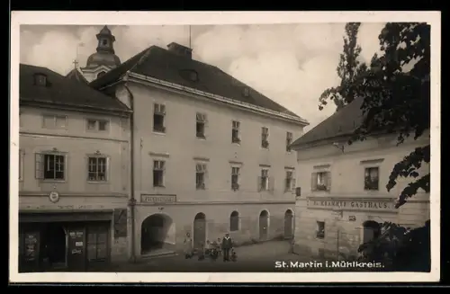 AK St. Martin i. Mühlkreis, Ortszentrum mit Volksschule, Gasthaus Fr. Krammer