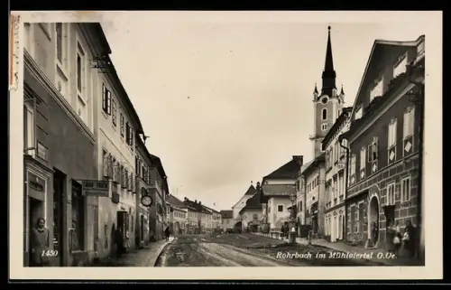 AK Rohrbach im Mühlviertel, Hauptstrasse mit Kirche und Häuserzeile