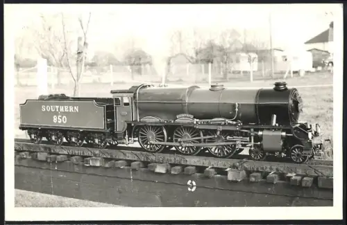 Fotografie britische Eisenbahn, Modell Gross-Eisenbahn, Southern Railway Tender-Lokomotive Dampflok No. 850