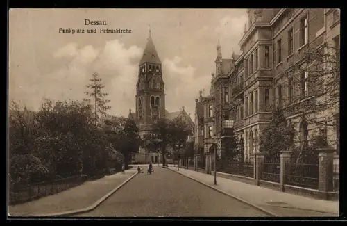 AK Dessau, Strasse am Funkplatz und Petruskirche