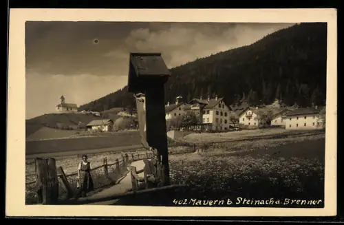 AK Steinach am Brenner, Mauern b. Steinach, Wegkreuz, Häuser und Kirche auf dem Hügel
