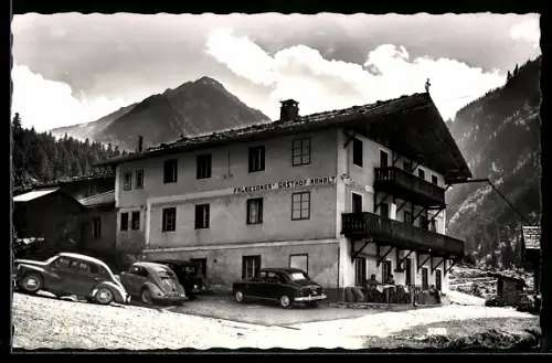 AK Neustift im Stubaital, Gasthof Falbesoner mit Gebirgspanorama