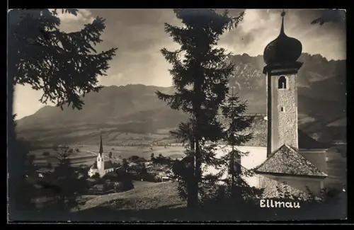 AK Ellmau, Ortsansicht mit Kirche, Zwiebelturm und Bergpanorama