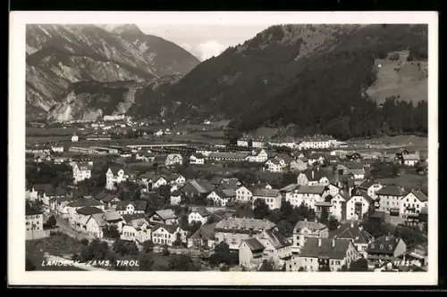 AK Landeck-Zams /Tirol, Panorama mit Ort und Gebirge