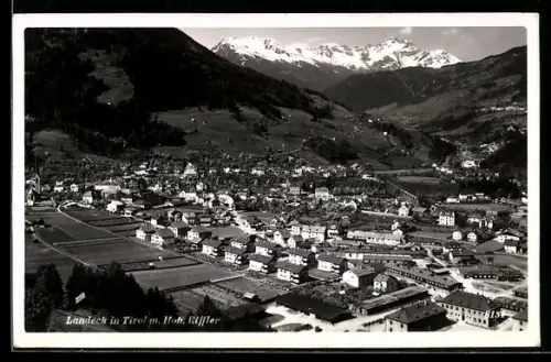AK Landeck in Tirol, Gesamtansicht mit Hoh. Riffler