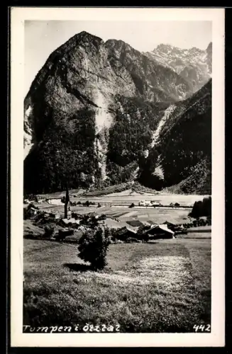 AK Tumpen i. Ötztal, Panorama mit Kirche und Bergkulisse