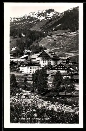 AK St. Anton am Arlberg, Panorama mit Bergkulisse