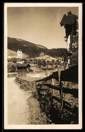 AK Hopfgarten /Tirol, Panorama mit Kirche