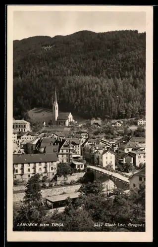 AK Landeck /Tirol, Panorama mit Kirche und Brücke