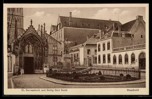 AK Maastricht, St. Servaaskerk met Heilig Hart Beeld