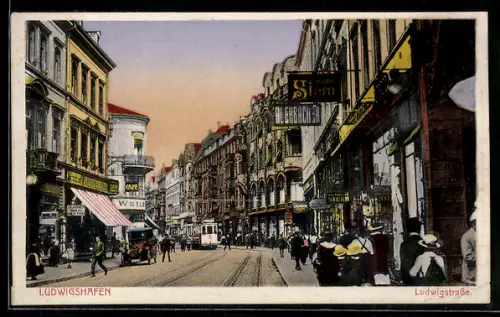 AK Ludwigshafen, Ludwigstrasse mit Geschäften und Strassenbahn