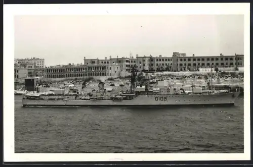 Fotografie Anthony & Joseph Pavia, Valetta, Ansicht Valetta / Malta, Kriegsschiff Royal Navy Zerstörer HMS Dainty D108