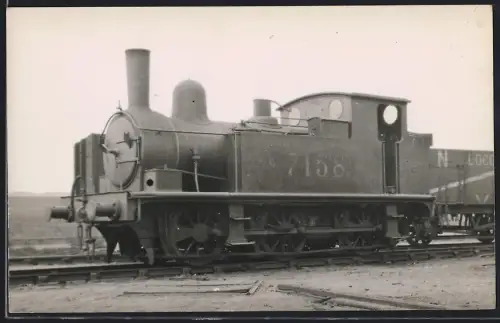 Fotografie britische Eisenbahn, Lokomotive, Dampflok No. 7158