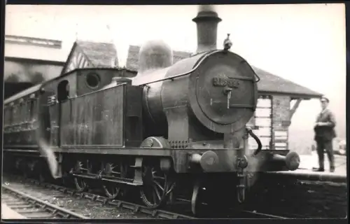 Fotografie unbekannter Fotograf, Ansicht London, Personenzug mit Dampflok No. 11559