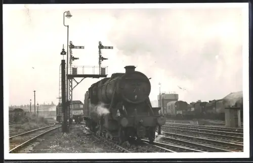 Fotografie Fotograf unbekannt, Ansicht London, Northwick, britische Eisenbahn, Lokomotive, Dampflok No. 48632
