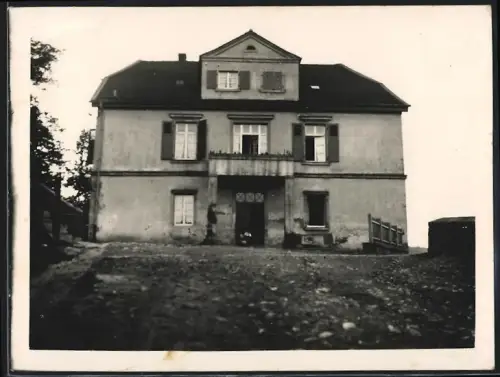 Fotografie Fotograf unbekannt, Ansicht Fechingen, Pfarrhaus